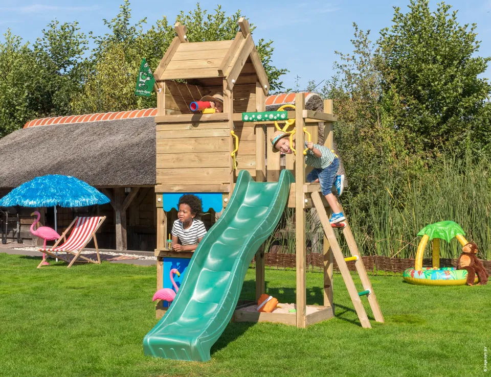 jungle-gym-jungle-resort-torre-gioco-in-legno-con-scivolo-e-bancarella-del-merca image 1